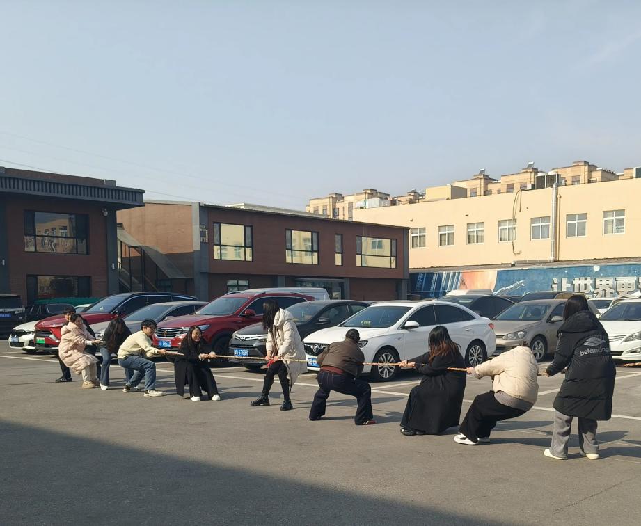 Meán lae Tug-of-War agus Léim Rope ag Zemeijia