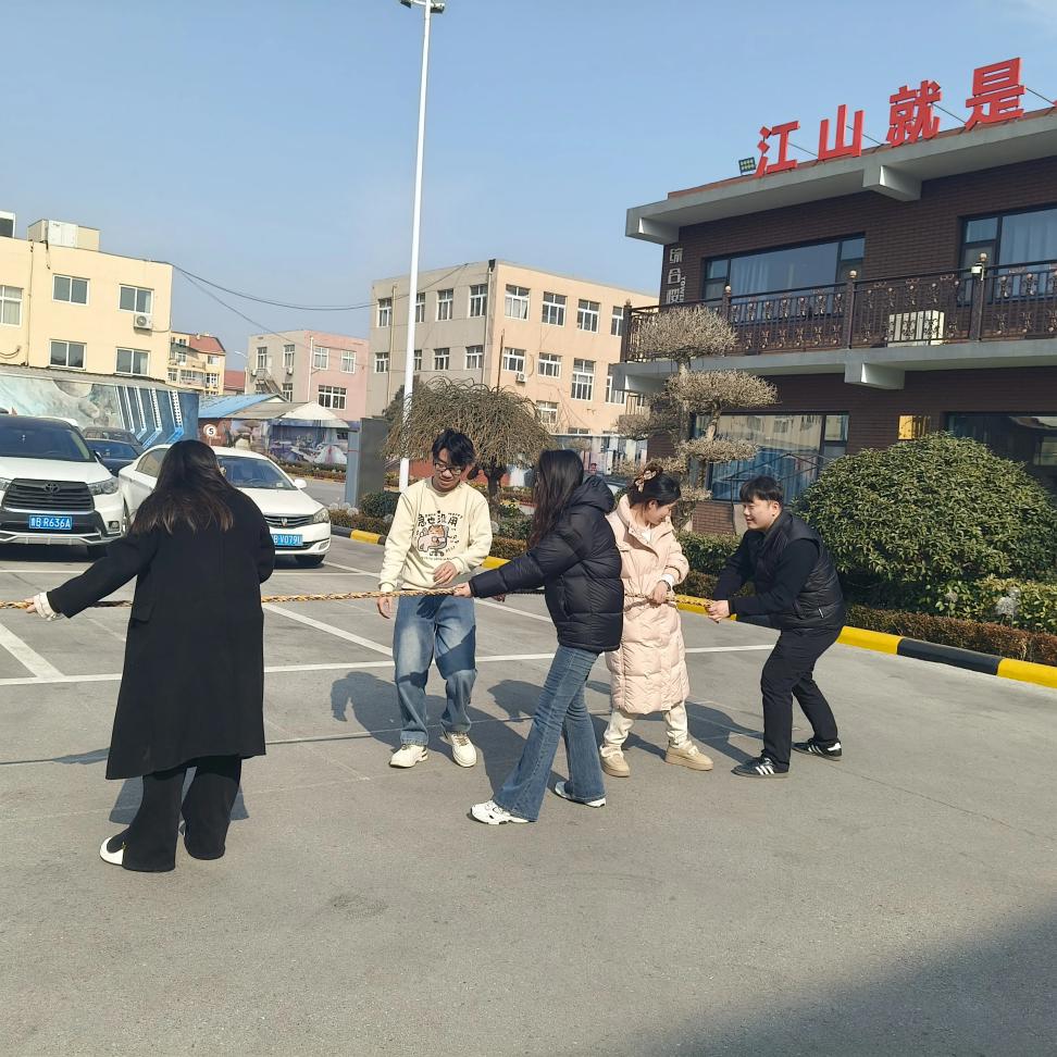 Noon Tug-of-War and Jump Rope at Zemeijia